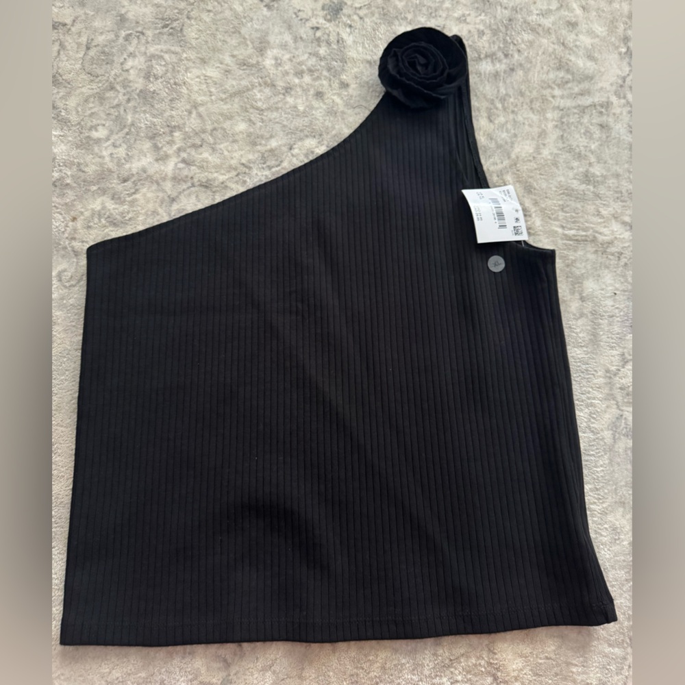 American Eagle Outfitters Black Ribbed One-Shoulder Crop Top